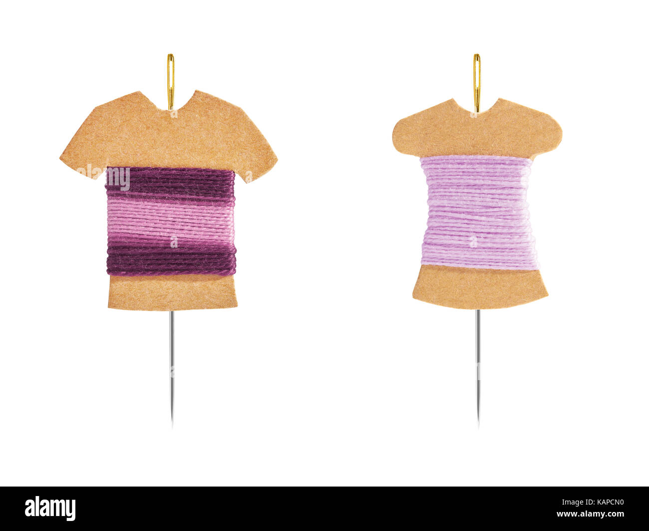 Diy Kraftpapier Karte bobbin mit Kanüle - Mannequin mit Shirt und Kleid Konzept Stockfoto