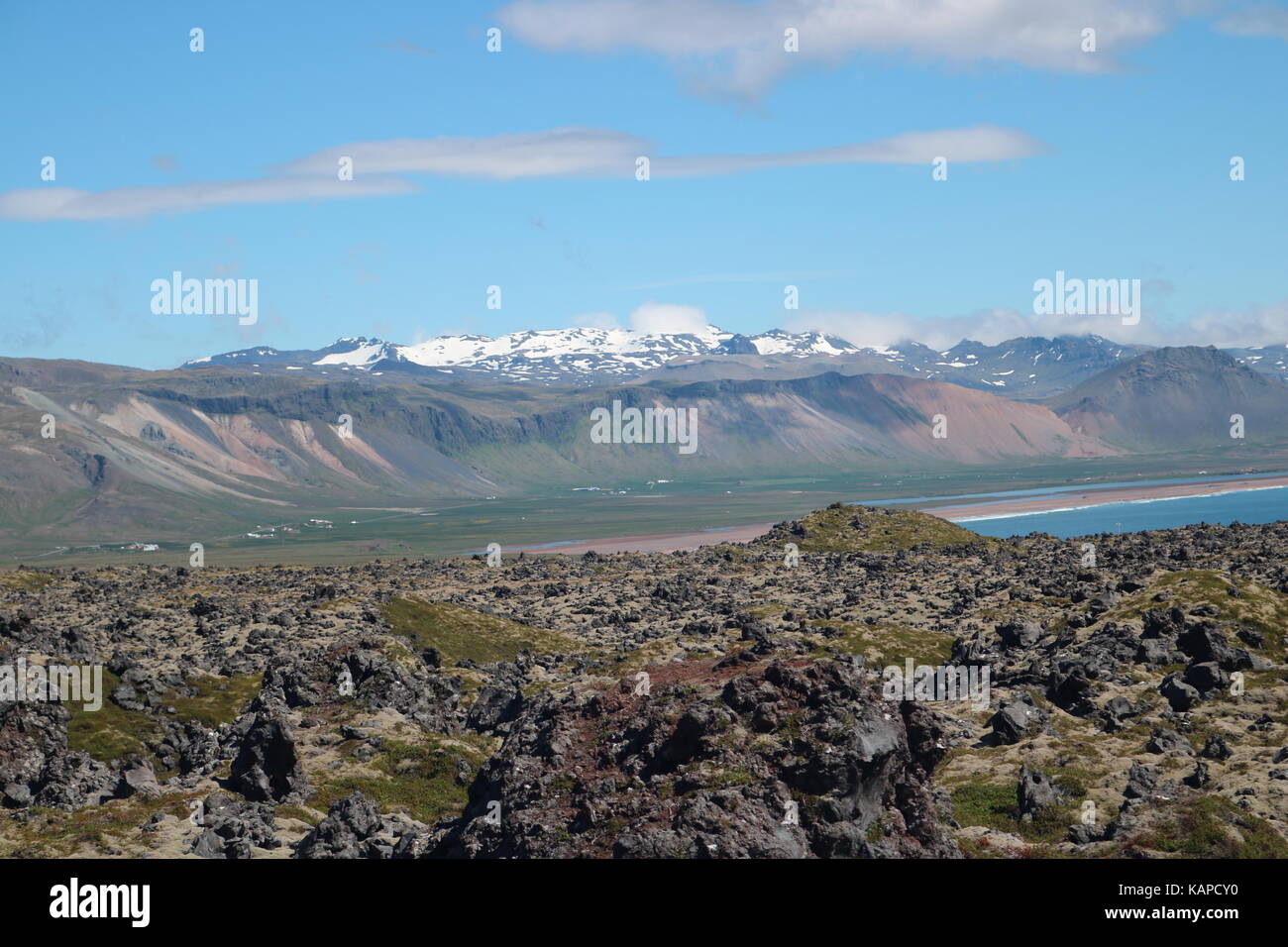 Lava und Snowy Mountain Island Stockfoto