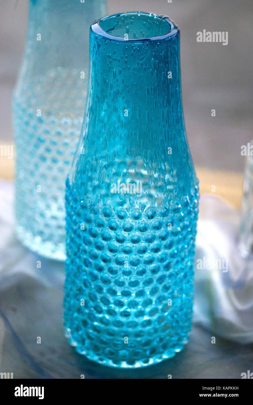 Blaue Glasflaschen Stockfoto