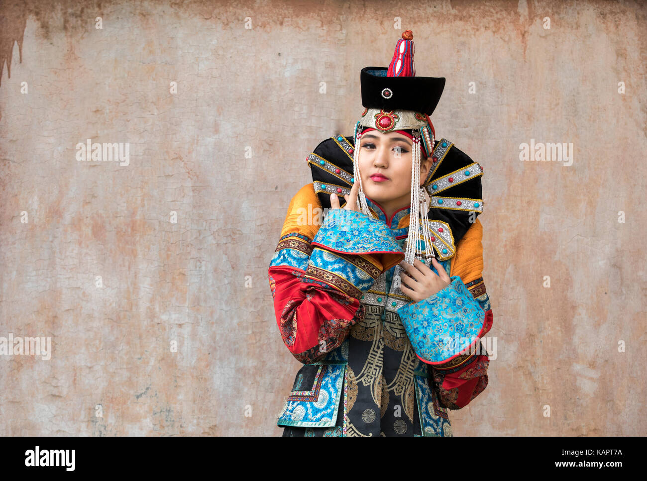Mongolische Frau in traditioneller Kleidung aus dem 13. Jahrhundert Stockfoto