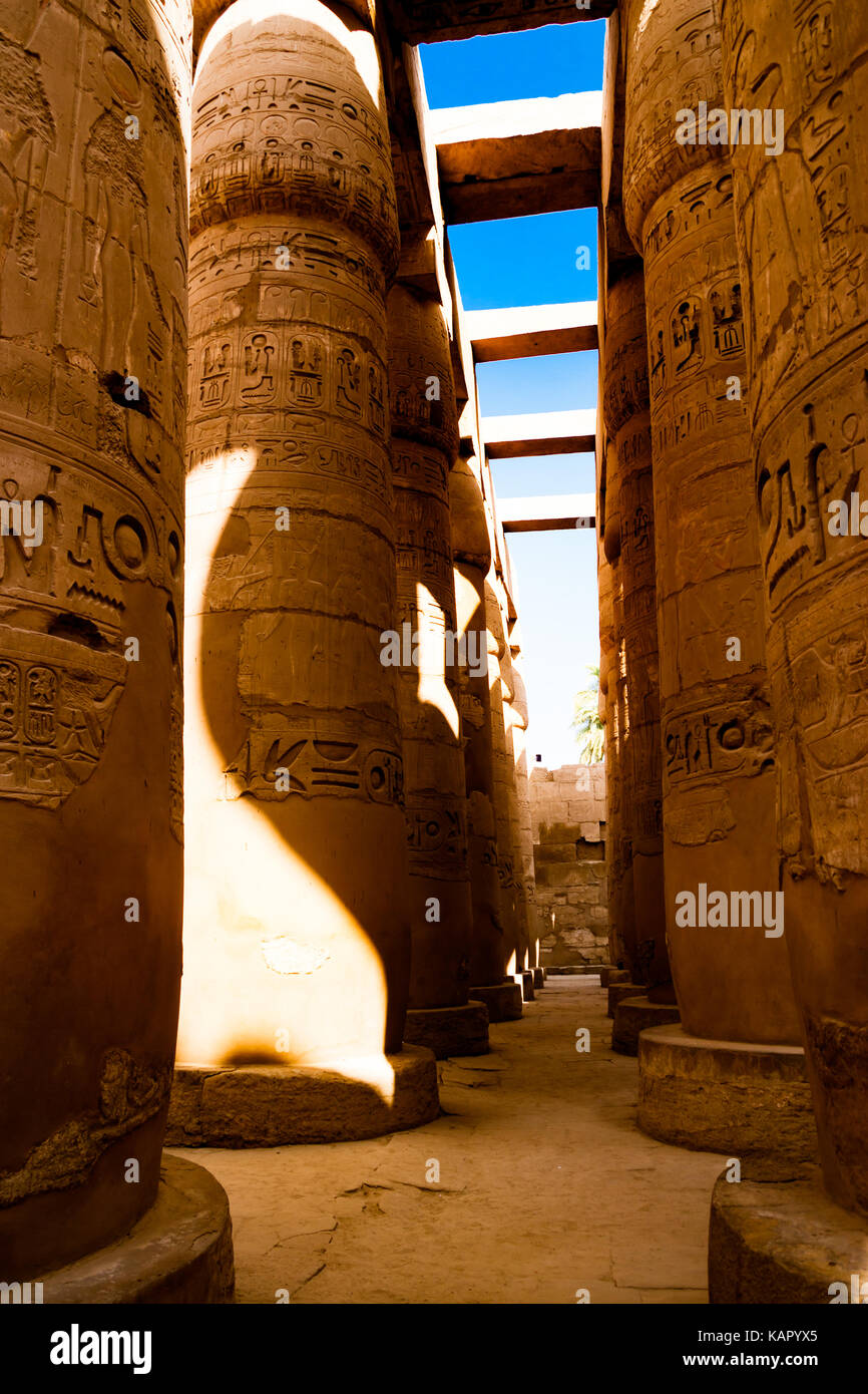 Ägyptische Hieroglyphen Spalten in Luxor, Ägypten Stockfoto