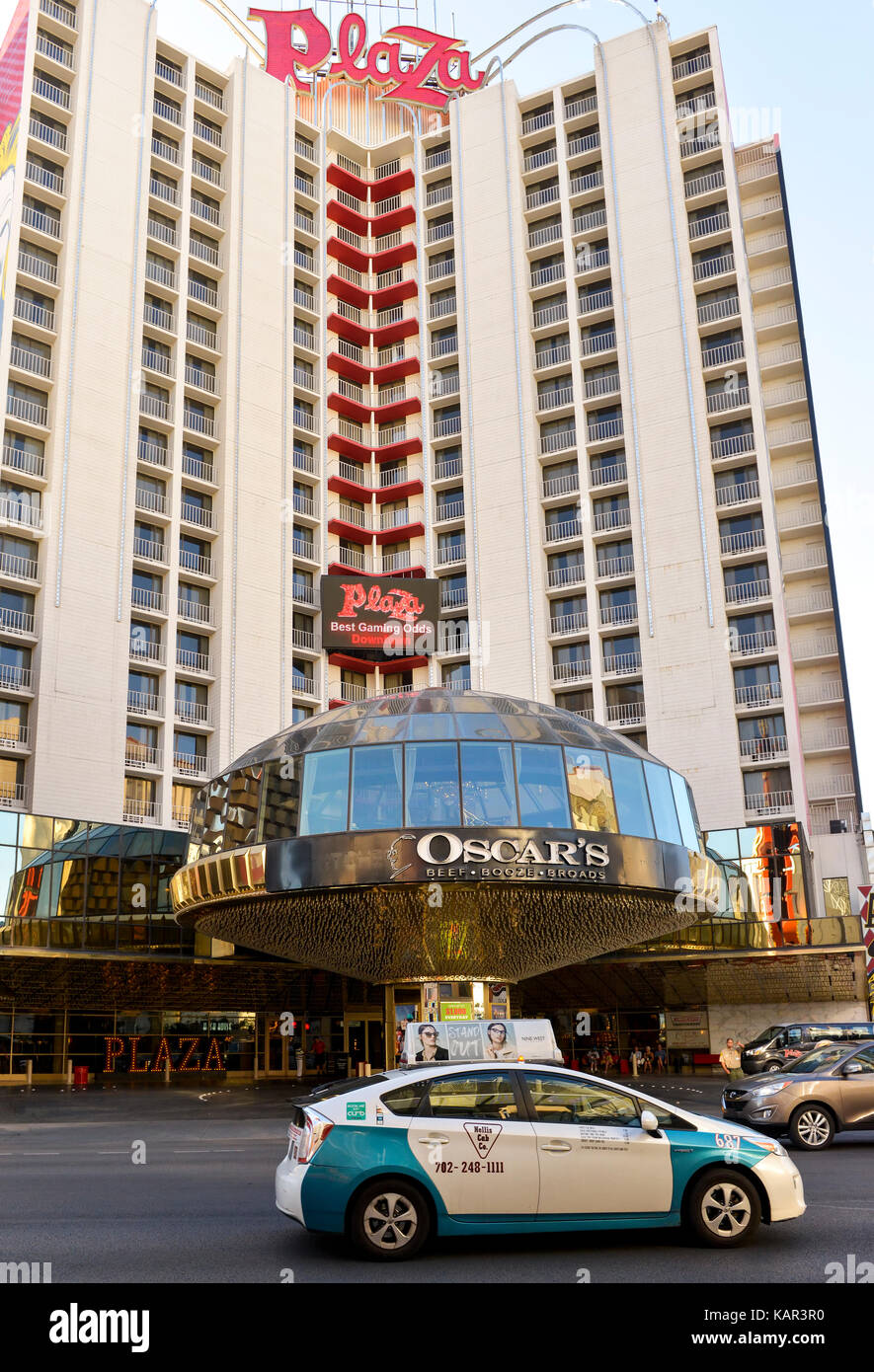 Vor dem Eingang des Plaza Hotel und Casino in Downtown Las Vegas, Nevada Stockfoto
