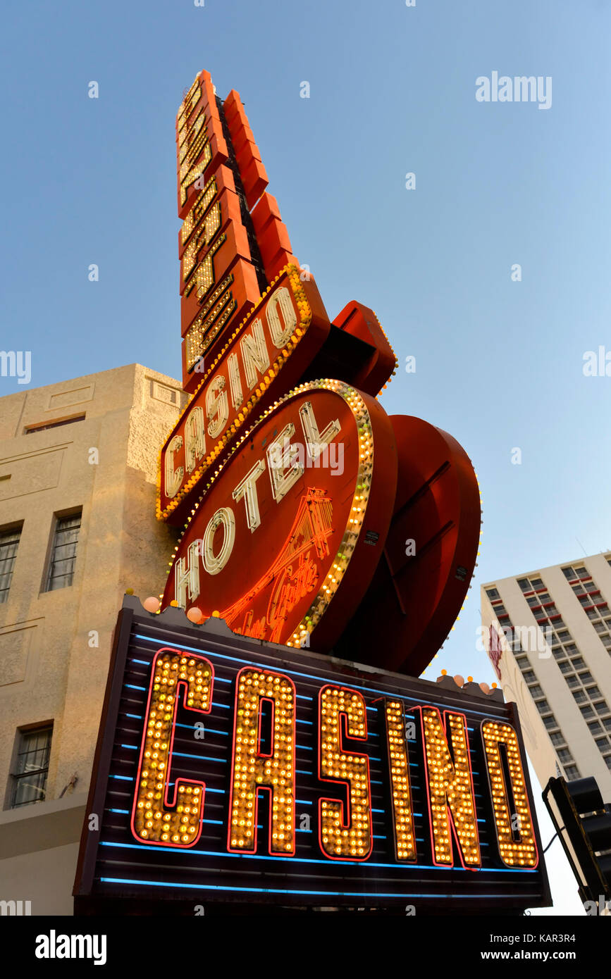 Beleuchtete Zeichen für die Golden Gate Casino und Hotel im Fremont District, Downtown Las Vegas, Nevada. Stockfoto