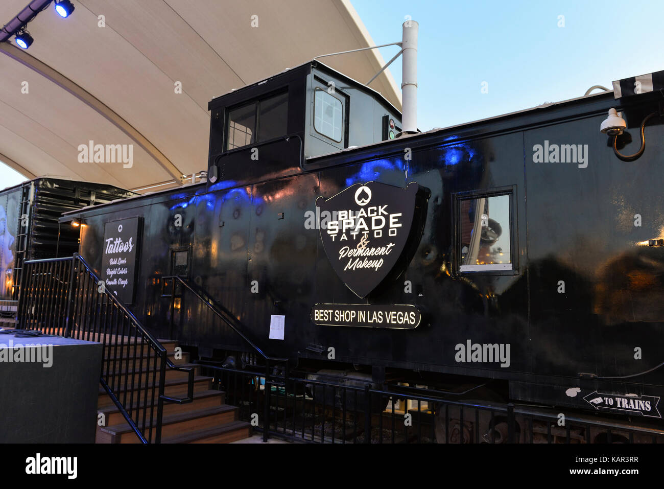 Schwarz Flachsteckhülse Tattoo Shop im Container Park in der Innenstadt von Las Vegas, Nevada. Stockfoto