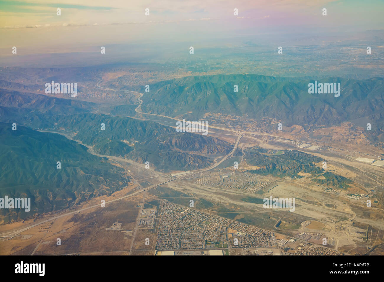 Luftaufnahme von San Bernardino Berge, Blick vom Fensterplatz im Flugzeug, Kalifornien, USA Stockfoto