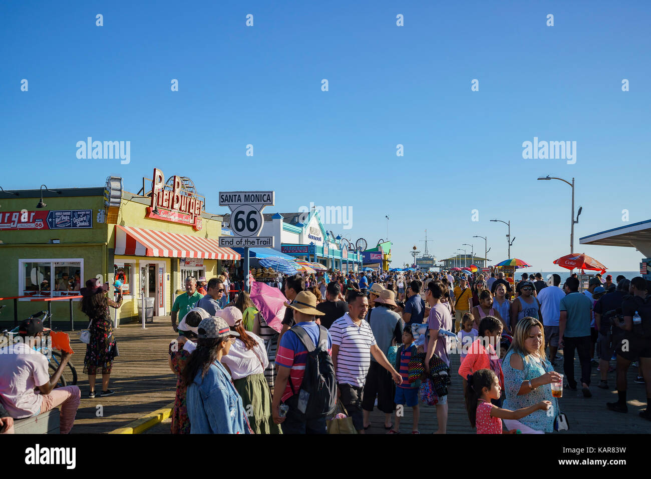 Santa Monica, 21.Juni: Ende der Strecke der Route 66 Schild am 21.Juni 2017 in Santa Monica, Los Angeles County, Kalifornien, USA Stockfoto