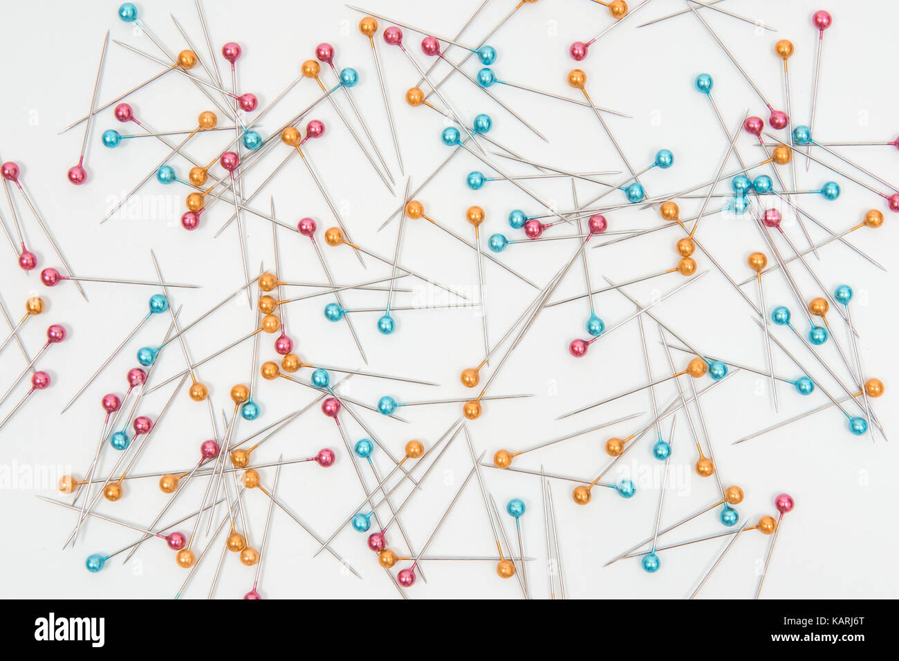 Bunte push pin Collection auf weißem Hintergrund. Stockfoto