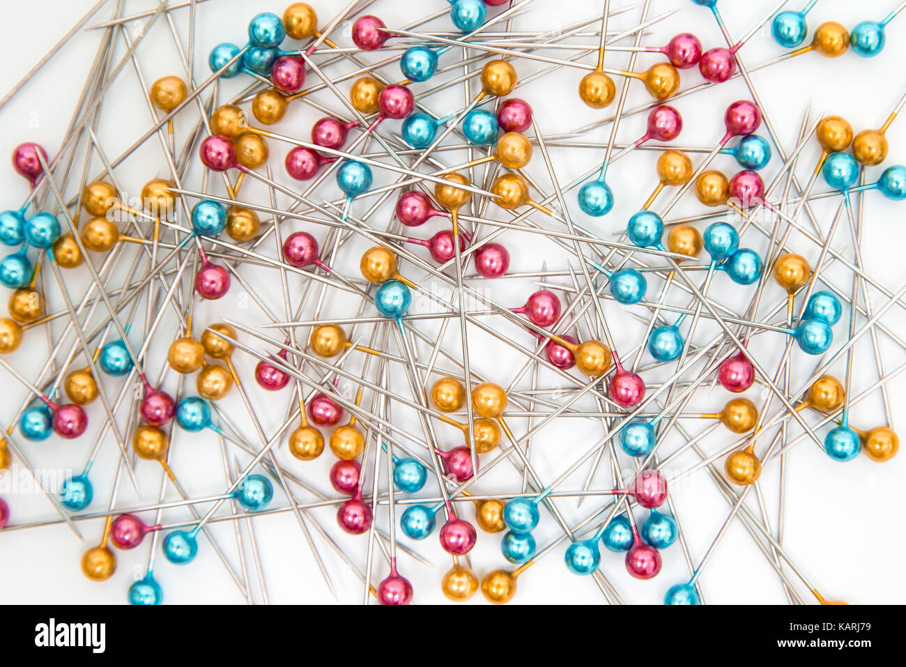 Bunte push pin Collection auf weißem Hintergrund. Stockfoto