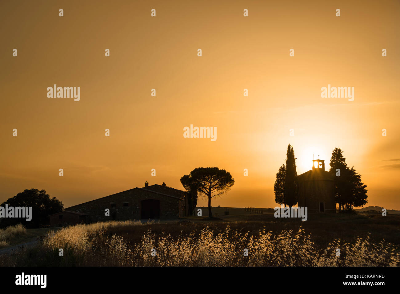 Vitaleta Kapelle bei Sonnenuntergang, toskanischen Landschaft in der Nähe von San Quirico d'Orcia, Siena, Toskana, Italien Stockfoto