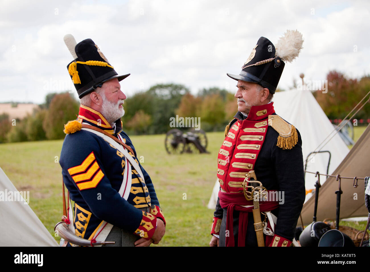 Stephen Hirst und Philip Merriot, Napoleonischen Re-enactors mit den Kings German Legion Artillerie, an der East Anglia Lebendige Geschichte Fayre. Stockfoto