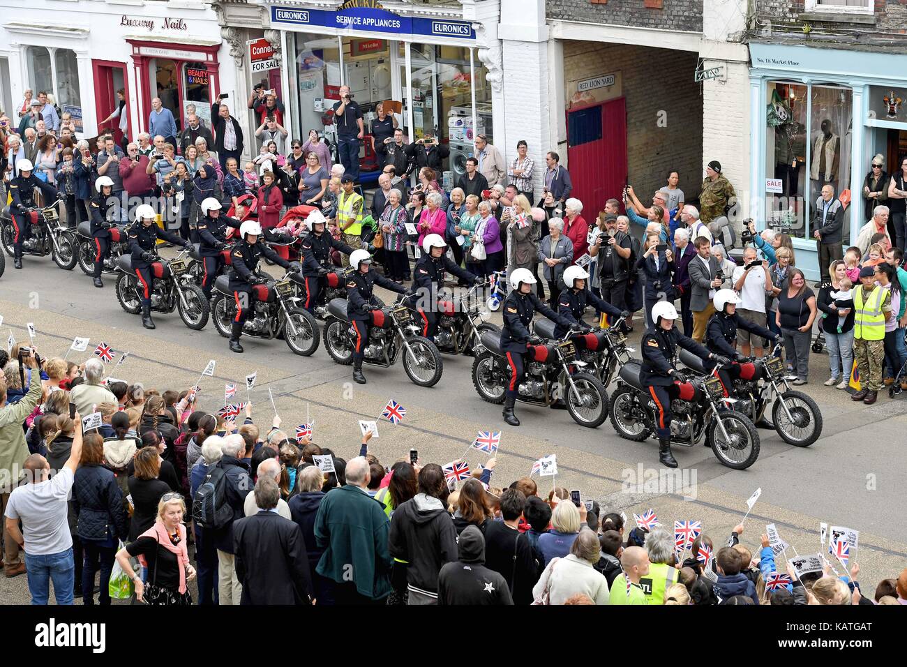 Blandford, Dorset, Großbritannien. 27 Sep, 2017. royal Signale weiße Helme durch Blandford credit Ride: finnbarr Webster/alamy leben Nachrichten Stockfoto