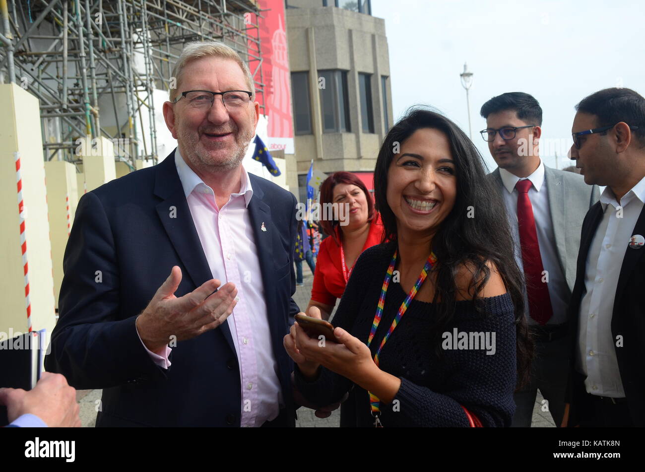 Brighton, Großbritannien, 27/09/2017 Len McCluskey von Unite verlassen. Die Teilnehmer verlassen die Labour Party Konferenz Nach der letzten Rede von Jeremy Corbyn. Stockfoto