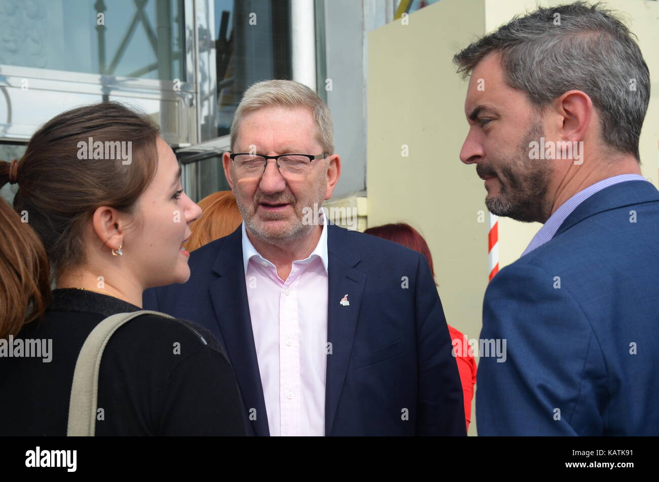 Brighton, Großbritannien, 27/09/2017 Len McCluskey von Unite verlassen. Die Teilnehmer verlassen die Labour Party Konferenz Nach der letzten Rede von Jeremy Corbyn. Stockfoto