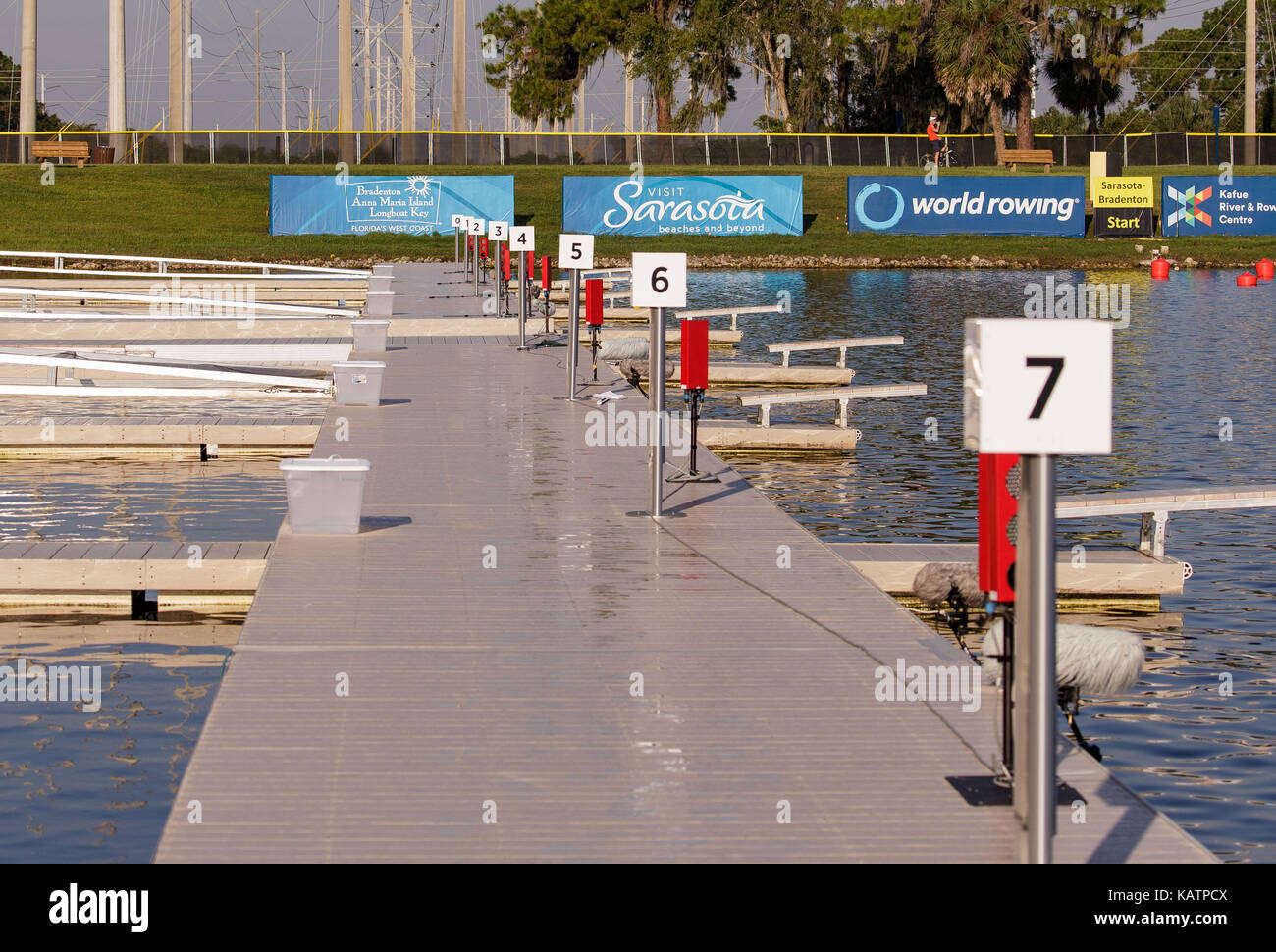 Sarasota-Bradenton, Florida, USA. 27 Sep, 2017. Die startlinie Docks auf der Welt Rudern Meisterschaften an Nathan Benderson Park in Sarasota-Bradenton, Florida statt. Del Mecum/CSM/Alamy leben Nachrichten Stockfoto