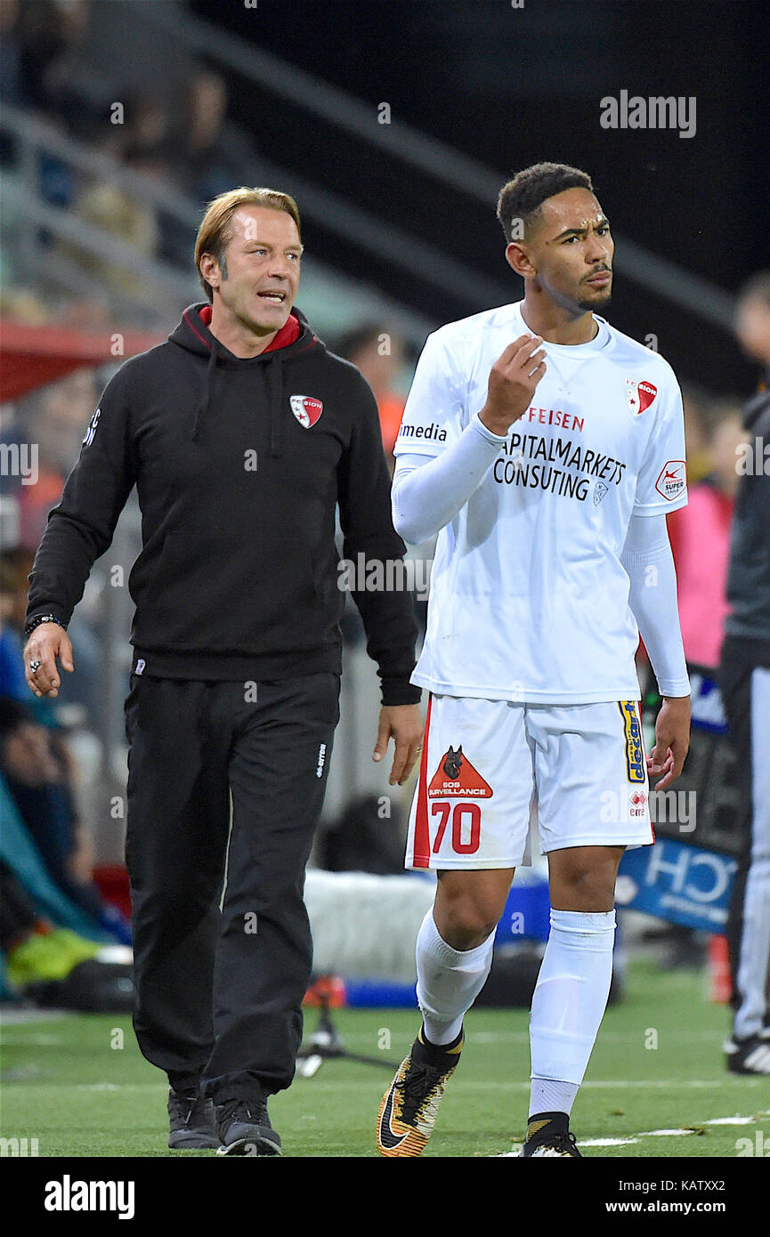 Sion 27 09 2017 Fussball Raiffeisen Super League Fc Sion Lausanne Sport Paolo Tramezzani Fc Sion Trainer Und Matheus Cunha Fc Sion 70 Foto Cronos Frederic Dubuis Stockfotografie Alamy