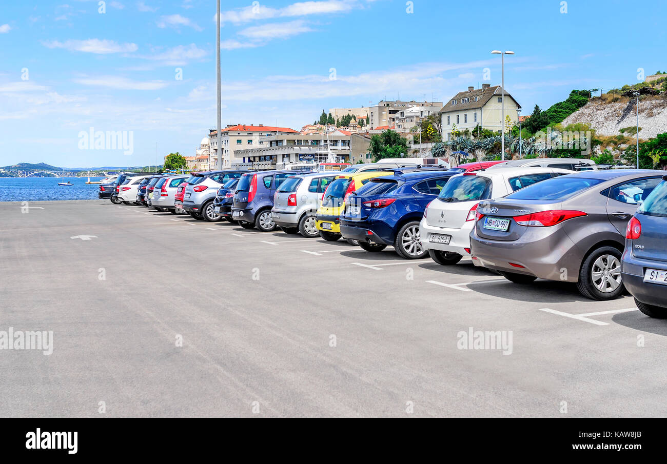 Parken Autos, die in der Port. Stockfoto