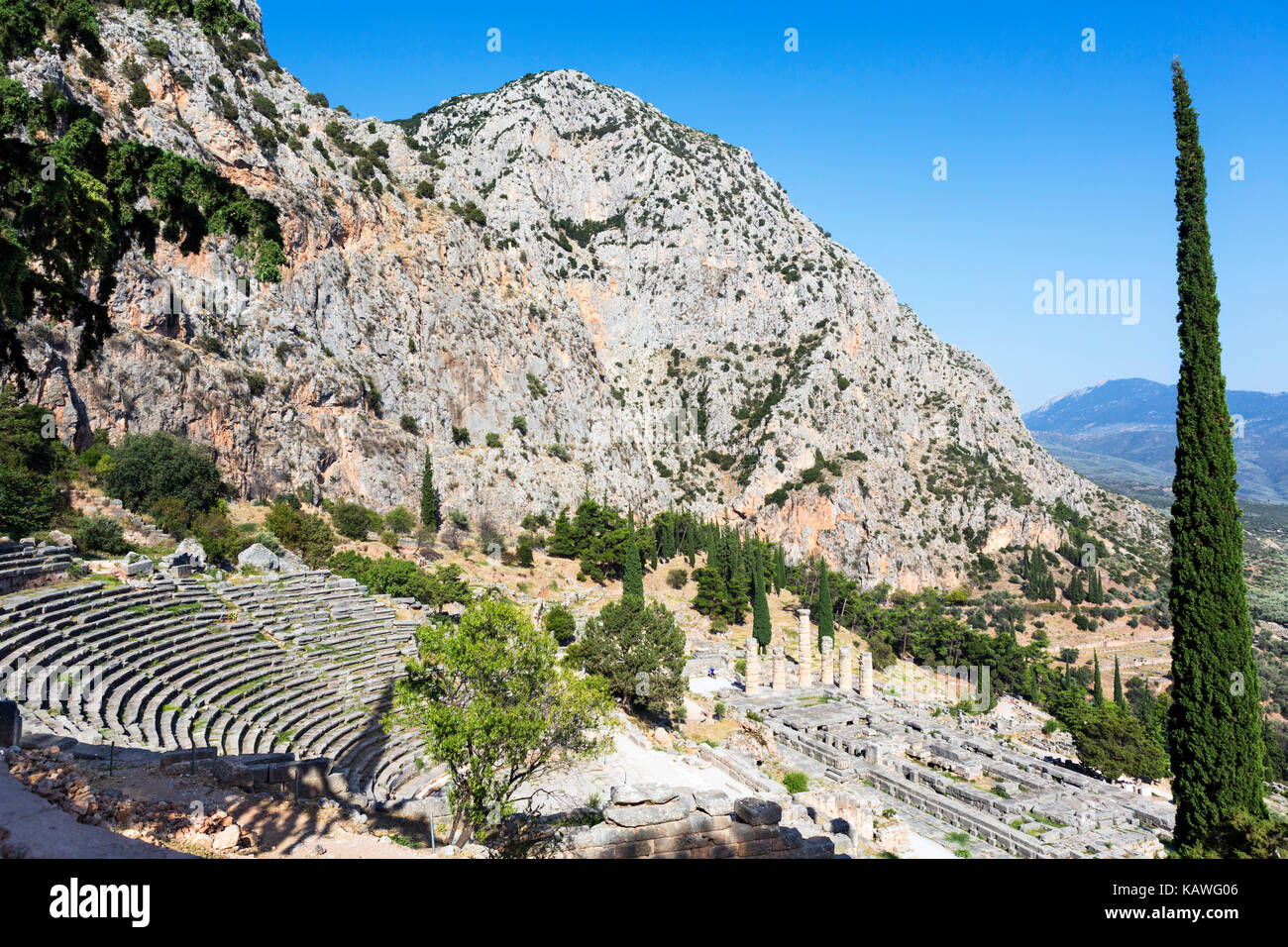 Blick auf das Amphitheater und der Tempel des Apollo, Delphi, Griechenland Stockfoto