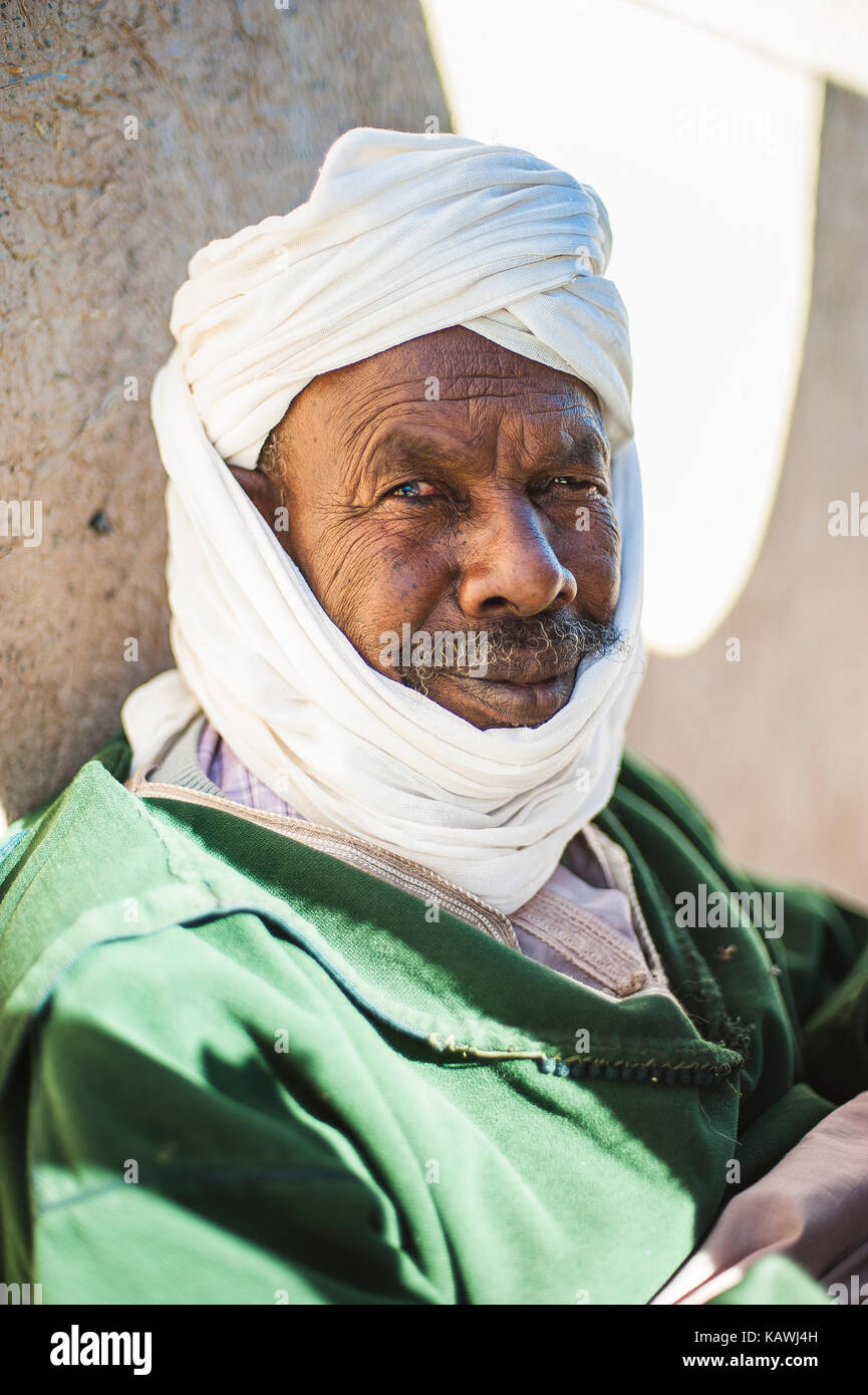 Porträt eines Mannes von Merzouga in der Tracht der Region, Marokko Stockfoto