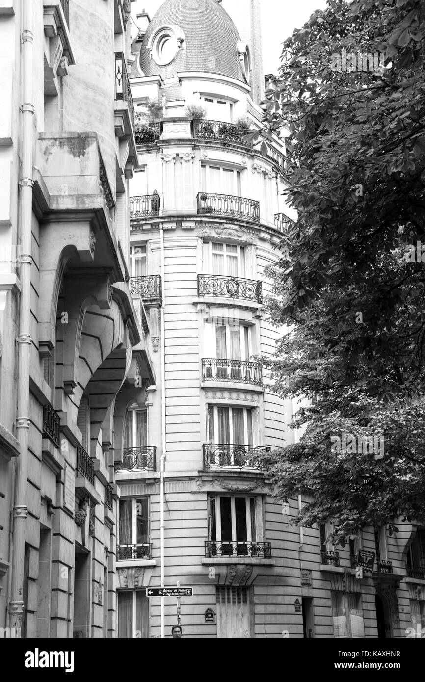 Paris, Frankreich: typischen Haussmann Apartments im 16. arrondissement von Paris, mit Jugendstil- und Liberty details Stockfoto