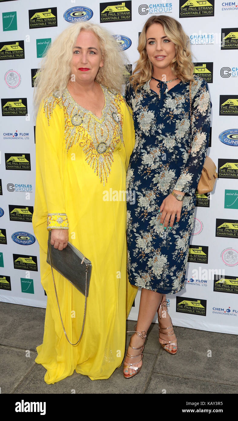 Apr 05, 2017 - Debbie Hell und Lydia Heller an Paul Strank Charitable Trust Summer Party, Mint Leaf, Piccadilly in London, England, Großbritannien Stockfoto