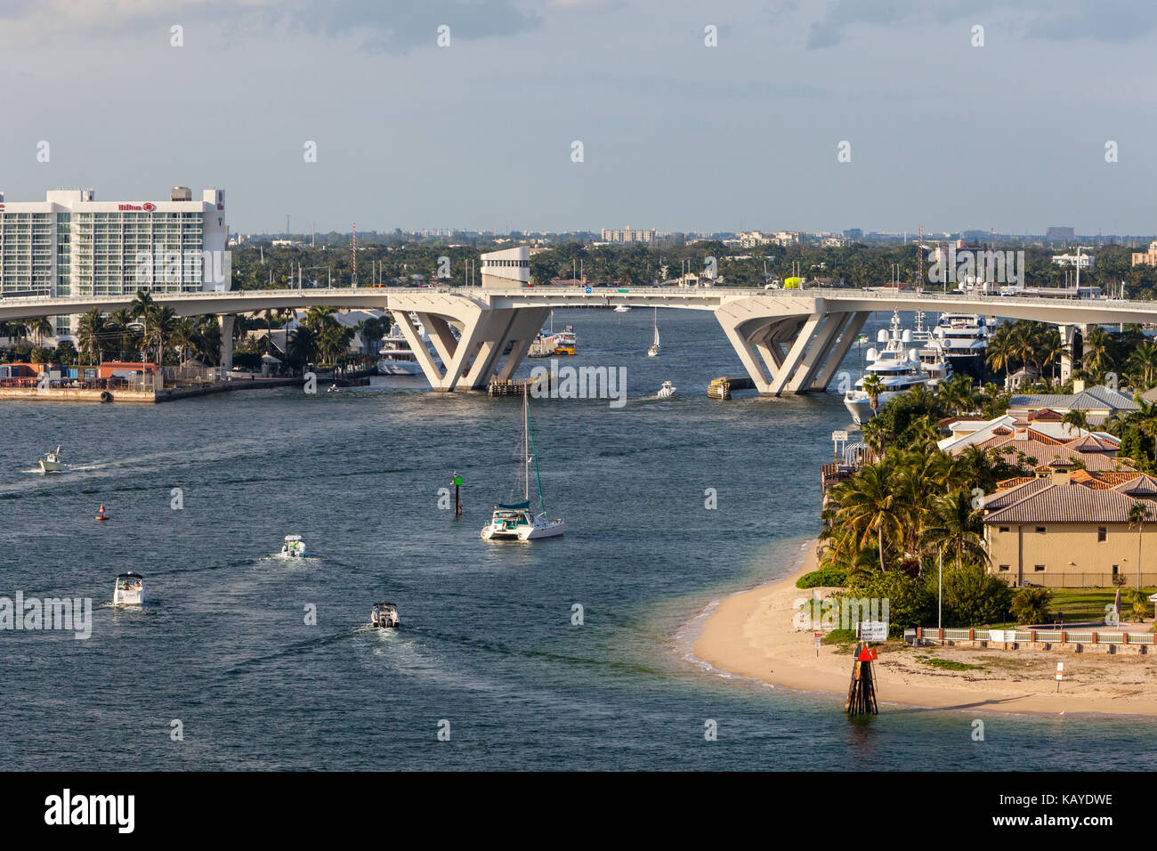 Ft. Lauderdale, Florida. SE 17th Street Causeway Brücke über Stranahan River. Stockfoto