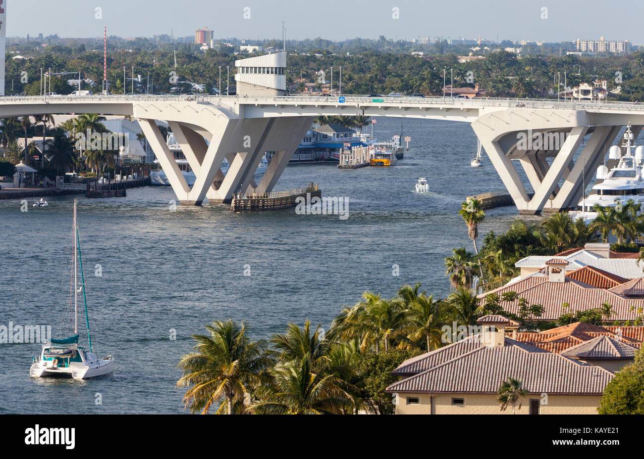 Ft. Lauderdale, Florida. SE 17th Street Causeway Brücke über Stranahan River. Stockfoto