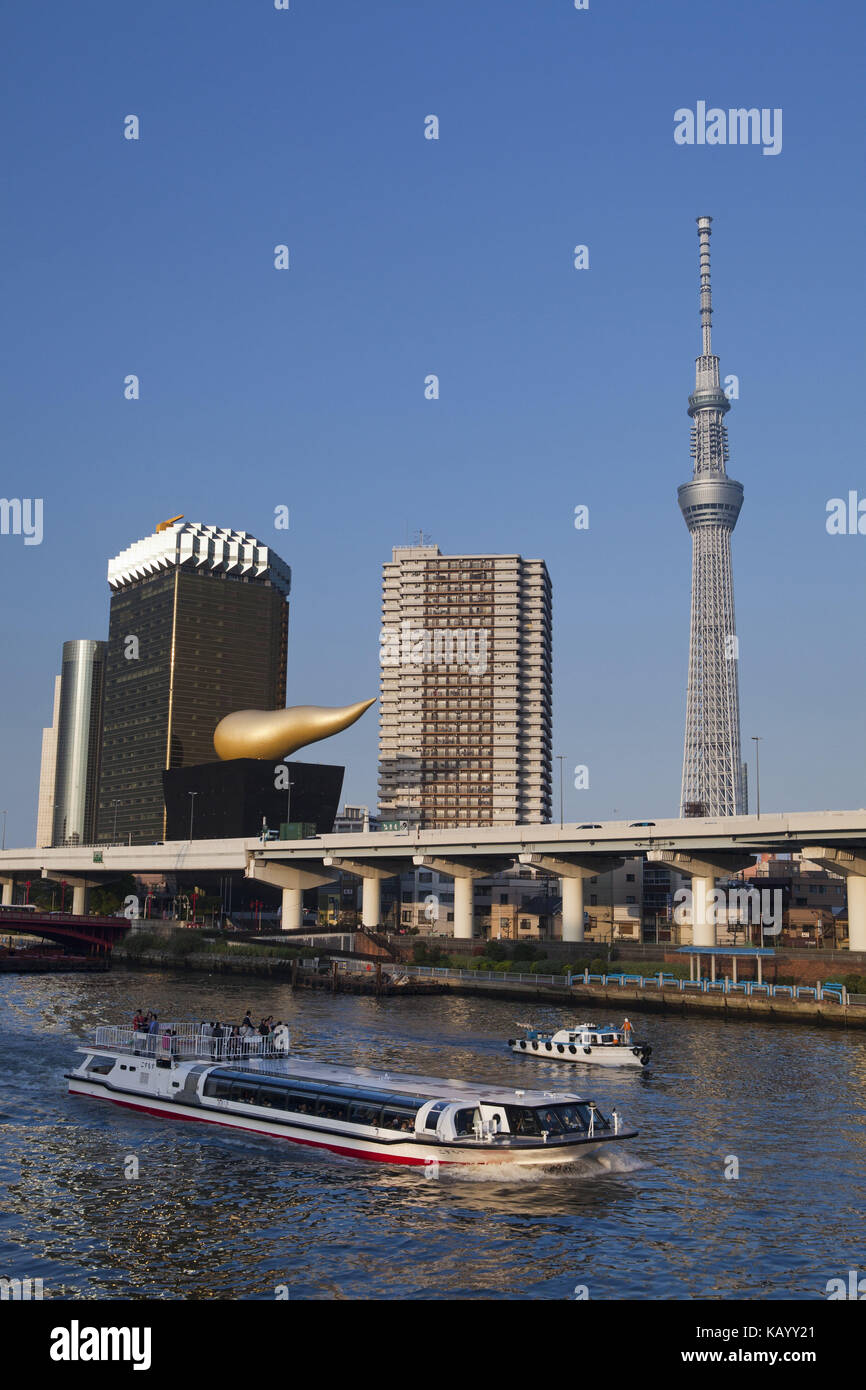 Japan, Tokio, Asakusa, Sumida River, Schiff, Hochhäuser, sky tree Tower, Stockfoto