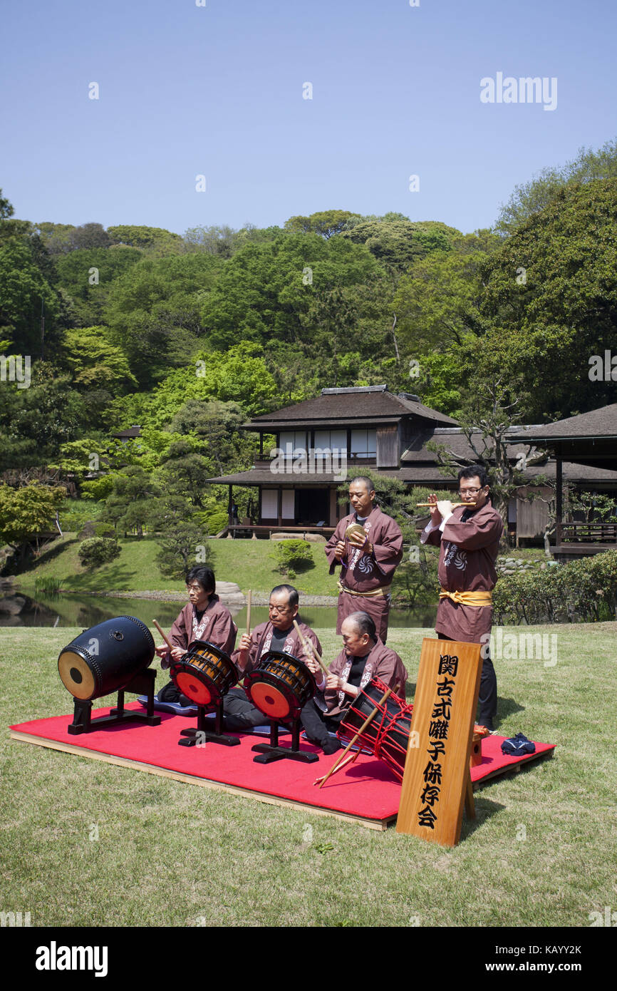 Japan, Yokohama, Sankei-en Garten, traditionelle Musik Gruppe, Stockfoto