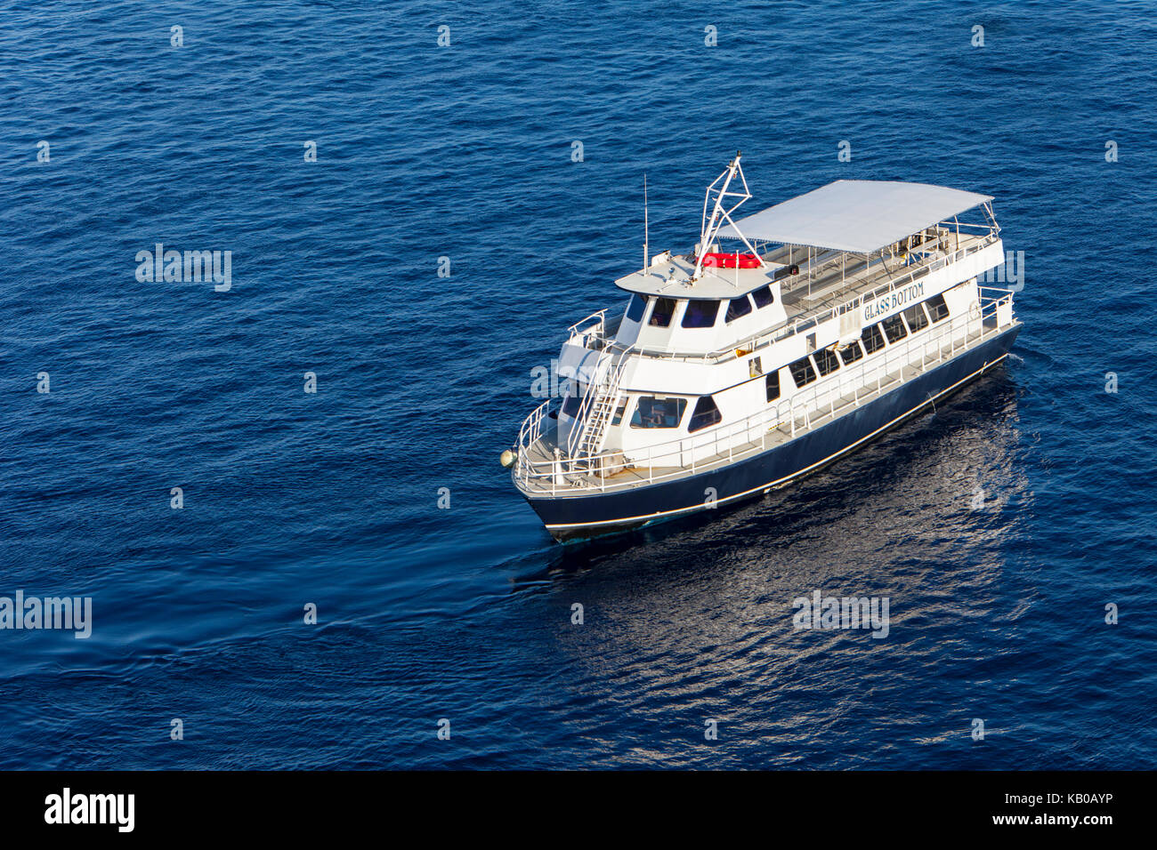 Half Moon Cay, Bahamas. Fähre anreisen, nehmen die Passagiere an Land. Stockfoto Half Moon Cay, Bahamas. Fähre anreisen, nehmen die Passagiere an Land. Stockfoto