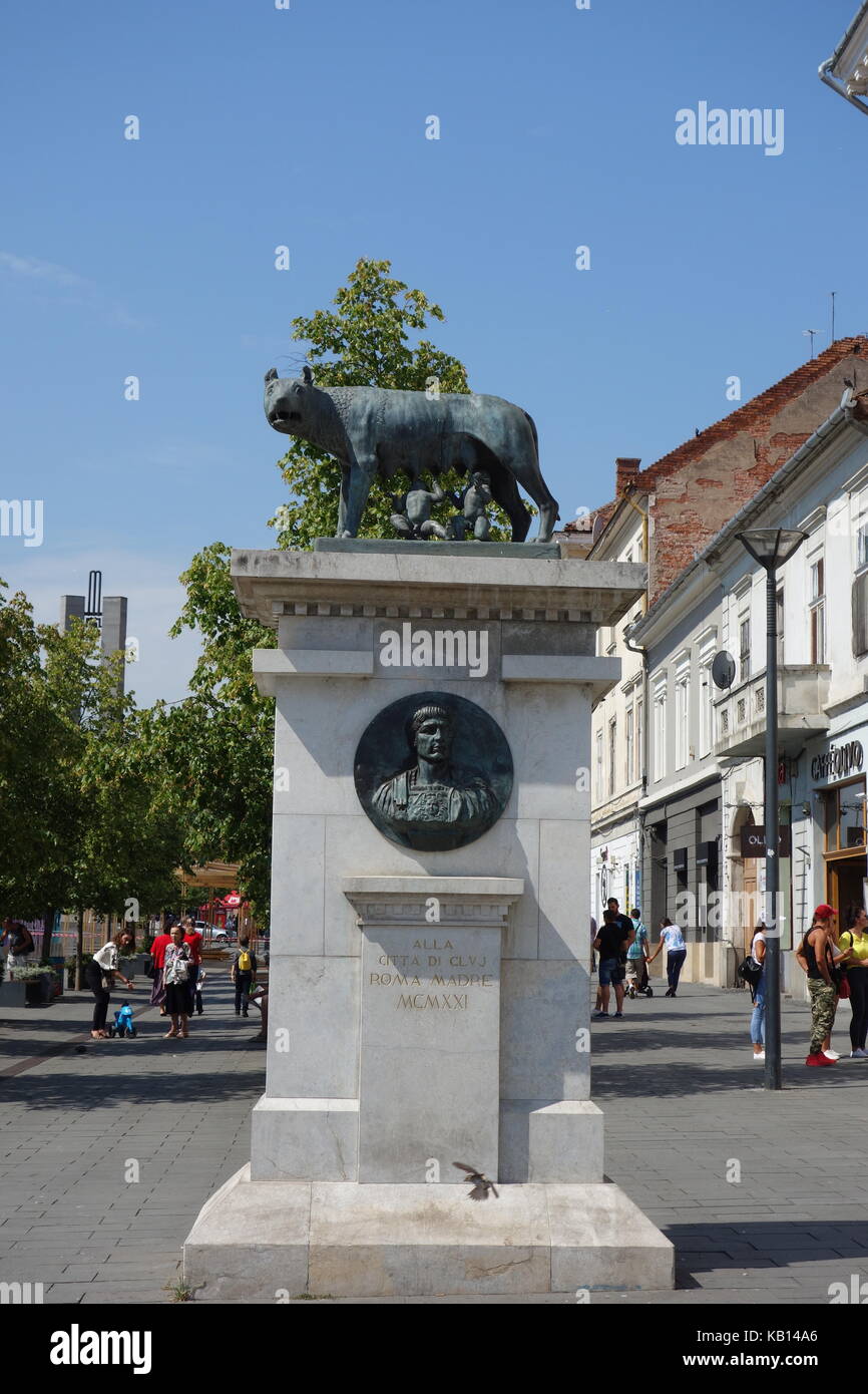 Skulptur von Romulus und Remus das Trinken der Milch von einer Wölfin in Cluj Napoca, Rumänien Stockfoto
