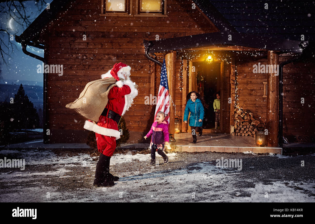 Weihnachtsmann mit Sack Geschenke für Kinder- Frohe Weihnachten Stockfoto