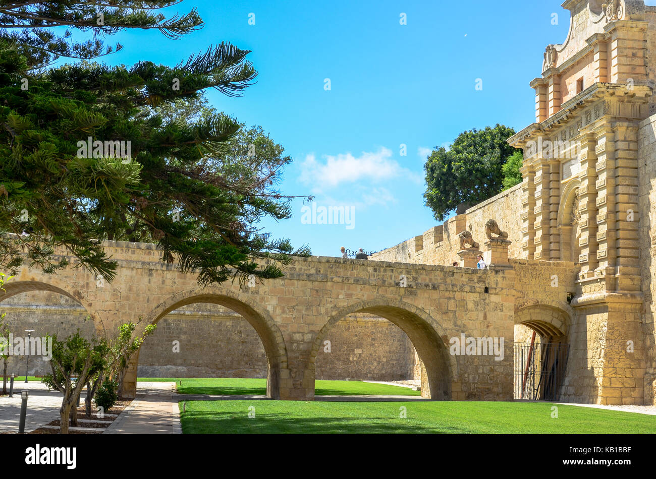 Eingang der historischen Altstadt von Mdina auf Malta. Mdina bietet die Einstellung für populäre Kultur, einschließlich das Spiel der Throne Kings Landing Stockfoto