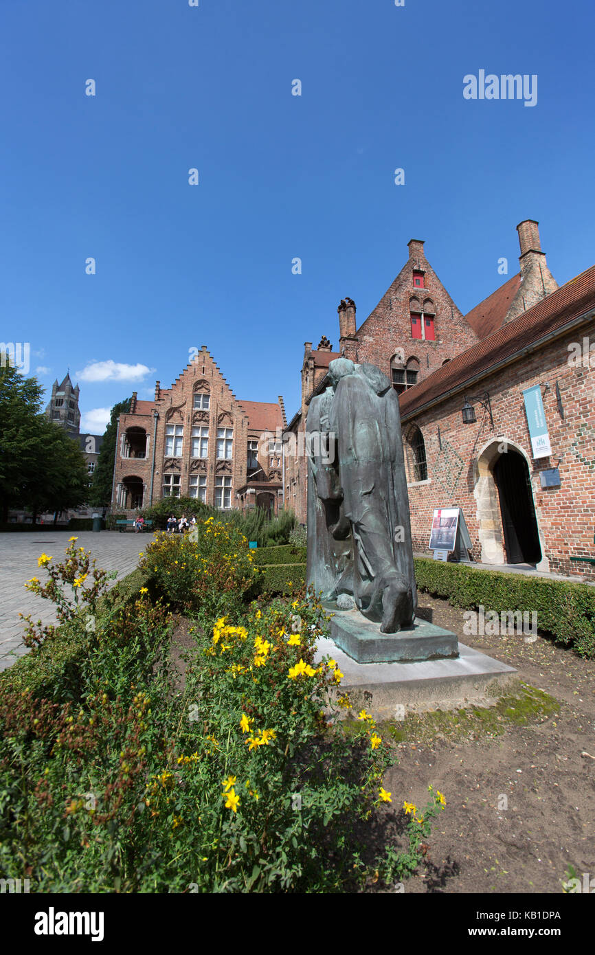 Stadt Brügge, Belgien. Malerischen und friedlichen Blick auf die St. Johannes Krankenhaus Innenhof. Stockfoto