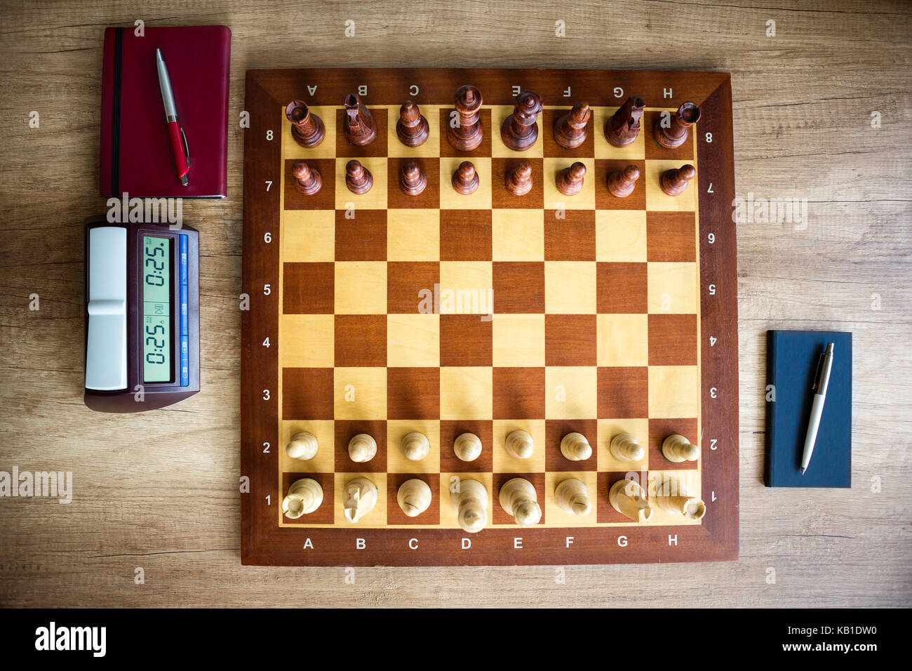 Mit Schach und Schachbrett, Ansicht von oben Stockfoto