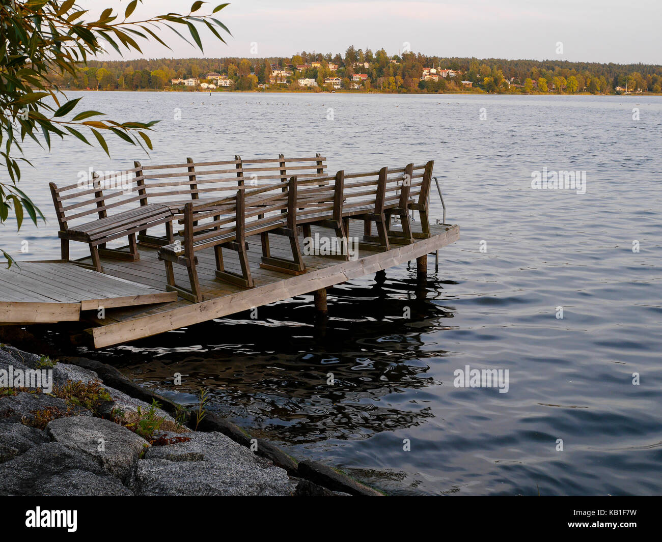 Boardwalk mit Bensschen in Sigtuna, außerhalb von Märsta, nördlich von Stockholm, Uppland, Schweden, Europa. Stockfoto