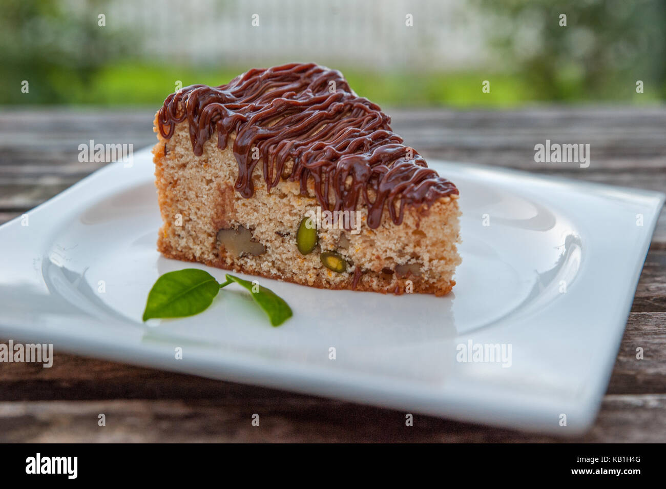 Hausgemachte Schokolade Kuchen mit Tasse Kaffee Stockfoto