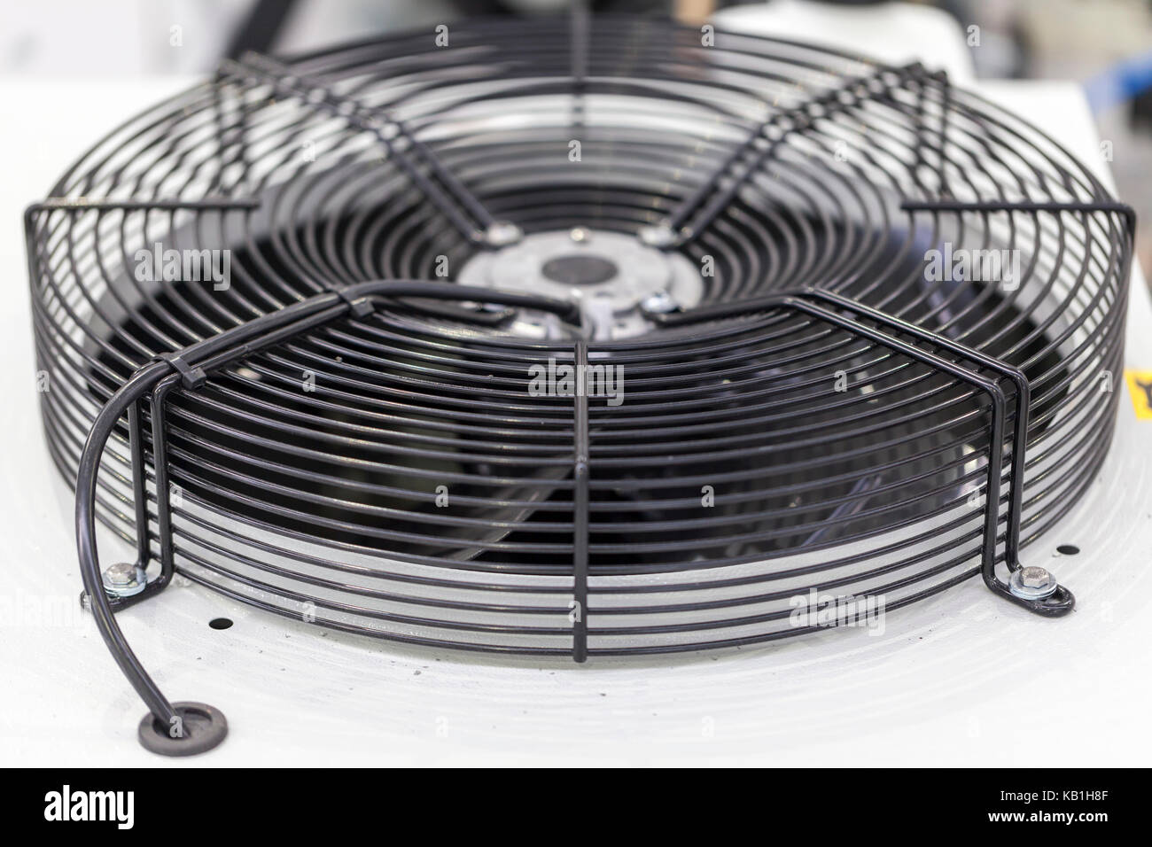 Industrial Fan auf Kühlaggregat, Nahaufnahme Stockfoto Industrial Fan auf Kühlaggregat, Nahaufnahme Stockfoto