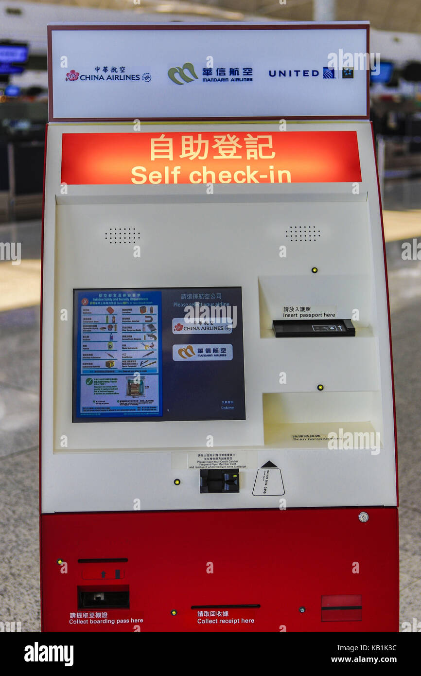 Check-in Automaten am Flughafen, Hongkong, Stockfoto