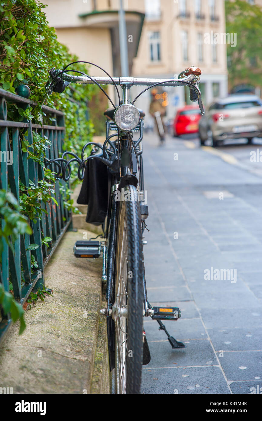 Alte vintage Bike auf der Straße Stockfoto