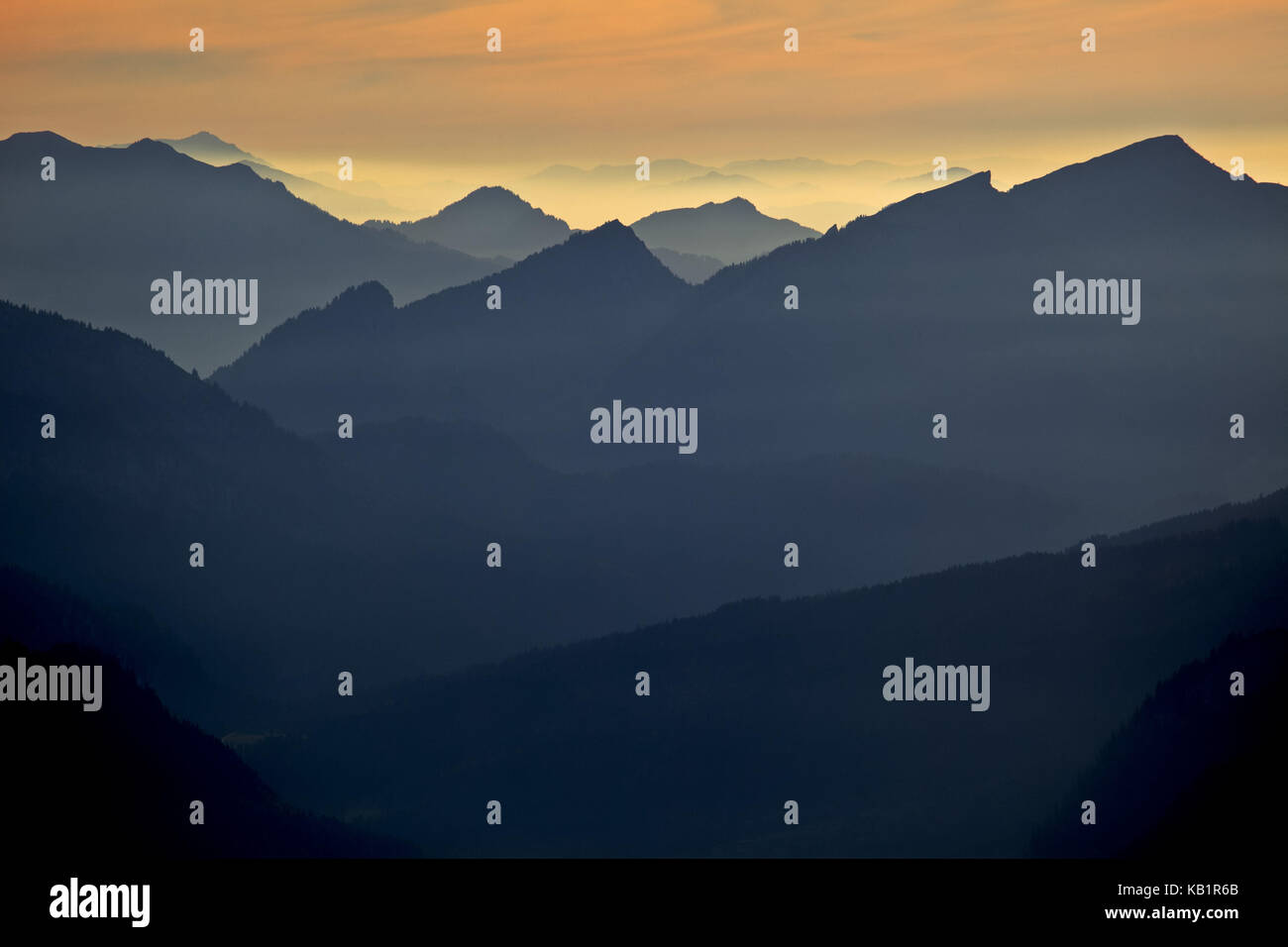 Deutschland, Bayern, Allgäu, Allgäu, Allgäuer Alpen, Nebelhorn, Blick in Richtung Westen, Winter Strauch (1877 m) (ganz rechts), Stockfoto