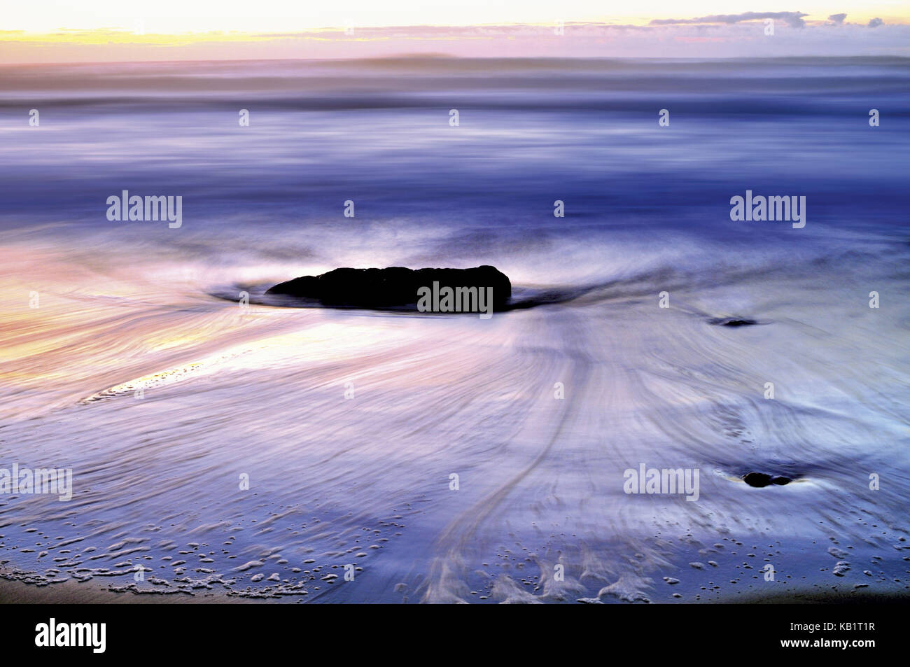 Portugal, Algarve, romantische Abendstimmung auf der Ebbe Strand von Amado, Stockfoto