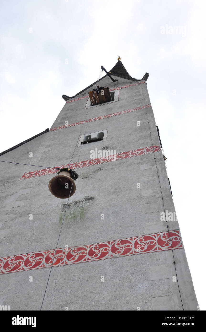 Deutschland, Bayern, Garmisch-Partenkirchen, alte Kirche, Glocke Einweihung, Kirche Bell nach oben gezogen wird, Stockfoto
