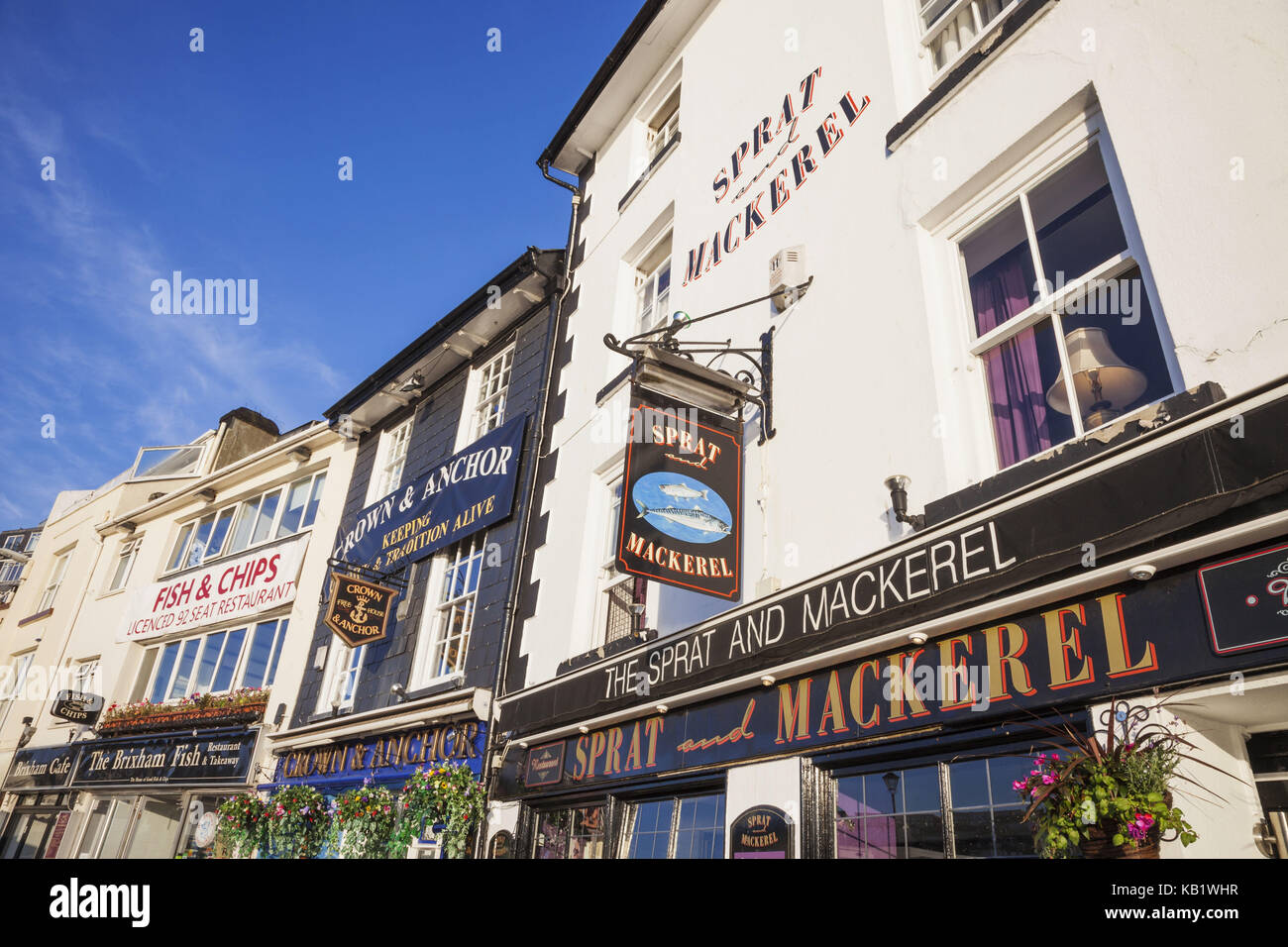 England, Devon, Brixham, Hafen von Brixham, Pubs und Geschäften, Stockfoto