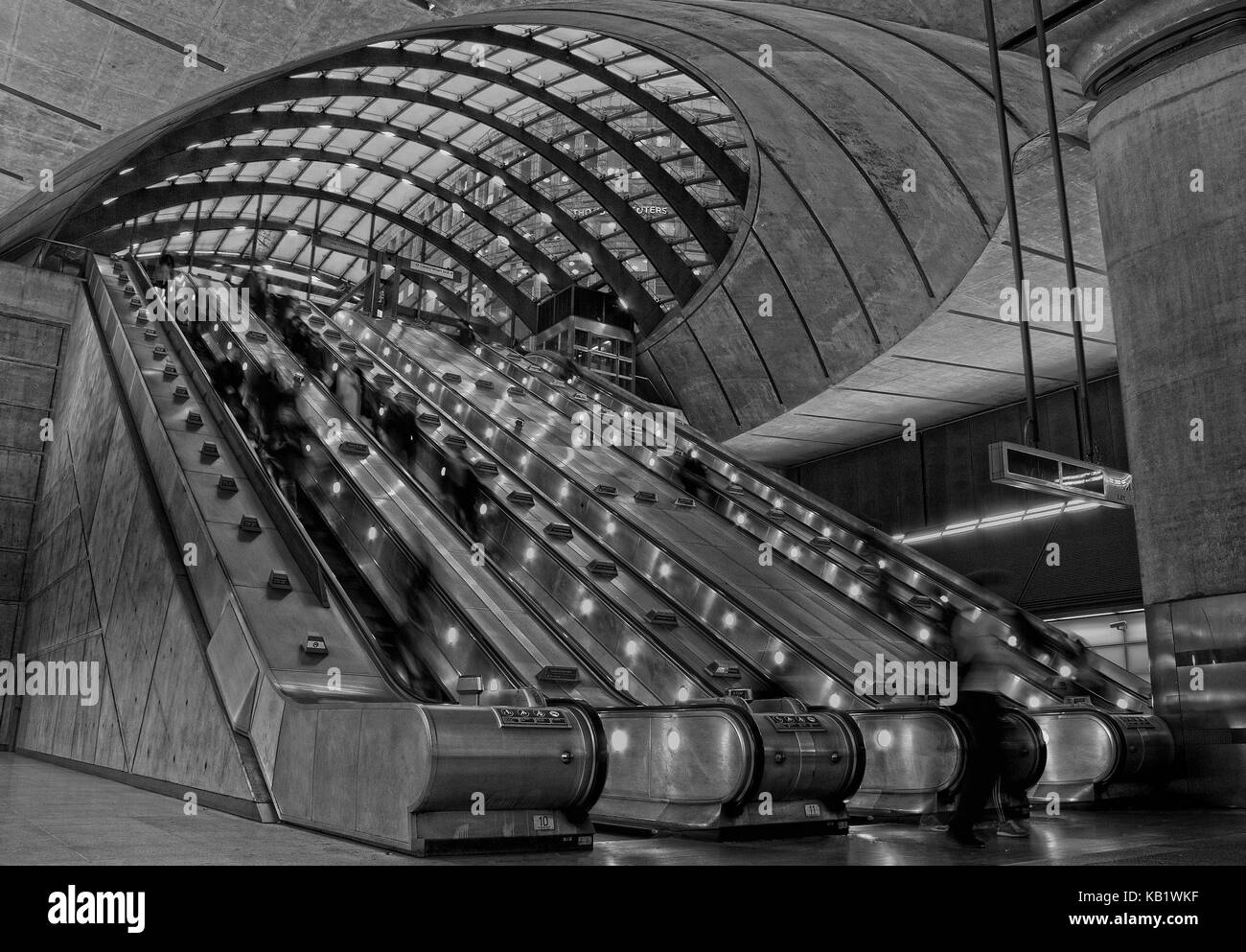 Fahrtreppen in der Canary Wharf U-Bahnstation, London, England, Großbritannien Stockfoto