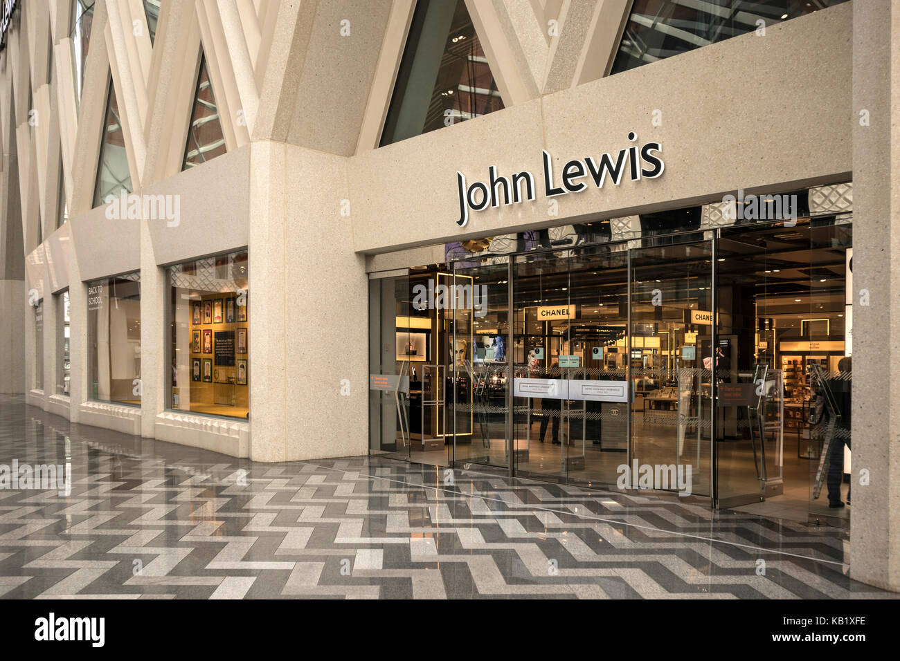 Innenraum der Victoria Gate Shopping Mall in Leeds, 2017 eröffnet, mit der Hauptmieter, John Lewis. Stockfoto