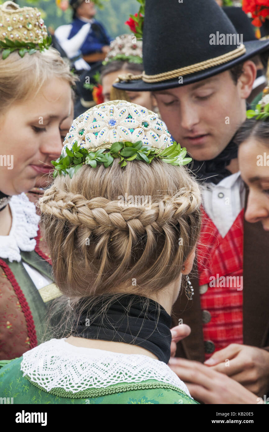 Deutschland, Bayern, München, Oktoberfest, traditionellen Umzug, Teilnehmer in traditioneller Tracht, Stockfoto