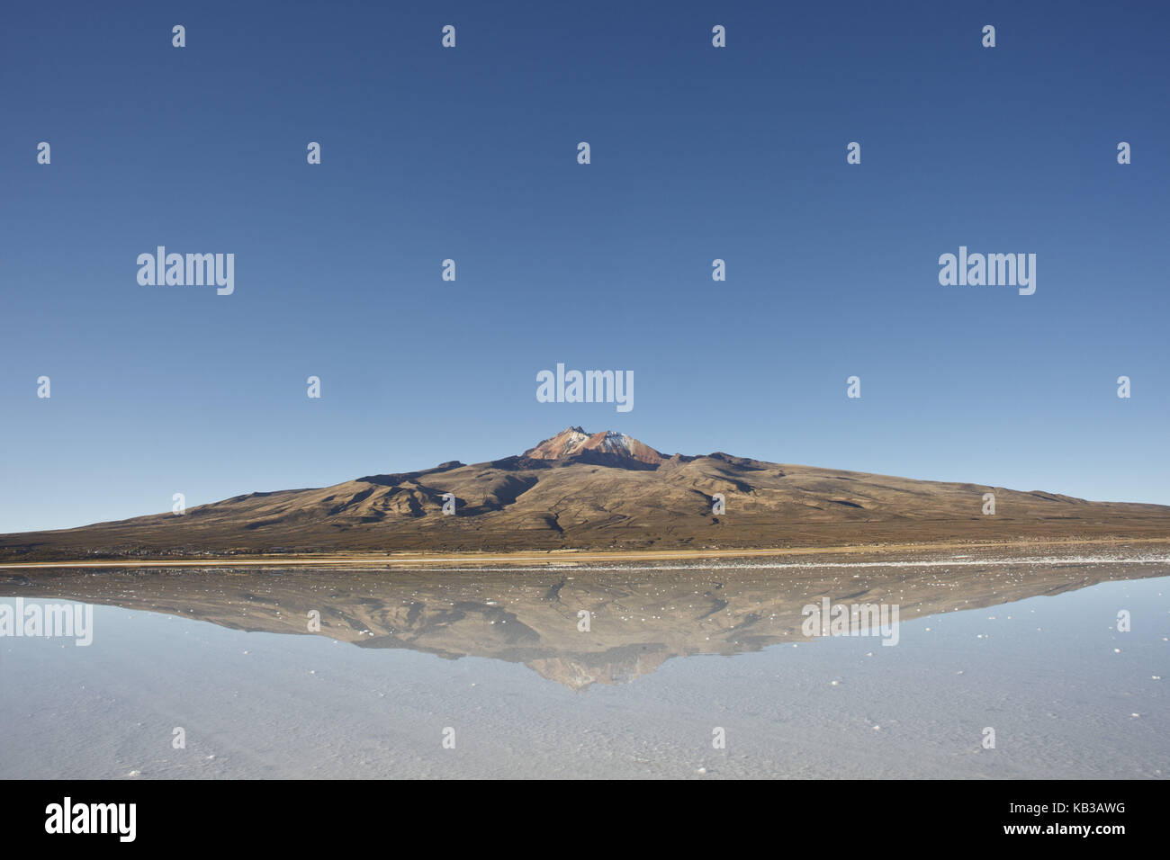 Bolivien, Salar de Uyuni, den Vulkan Tunupa, Stockfoto