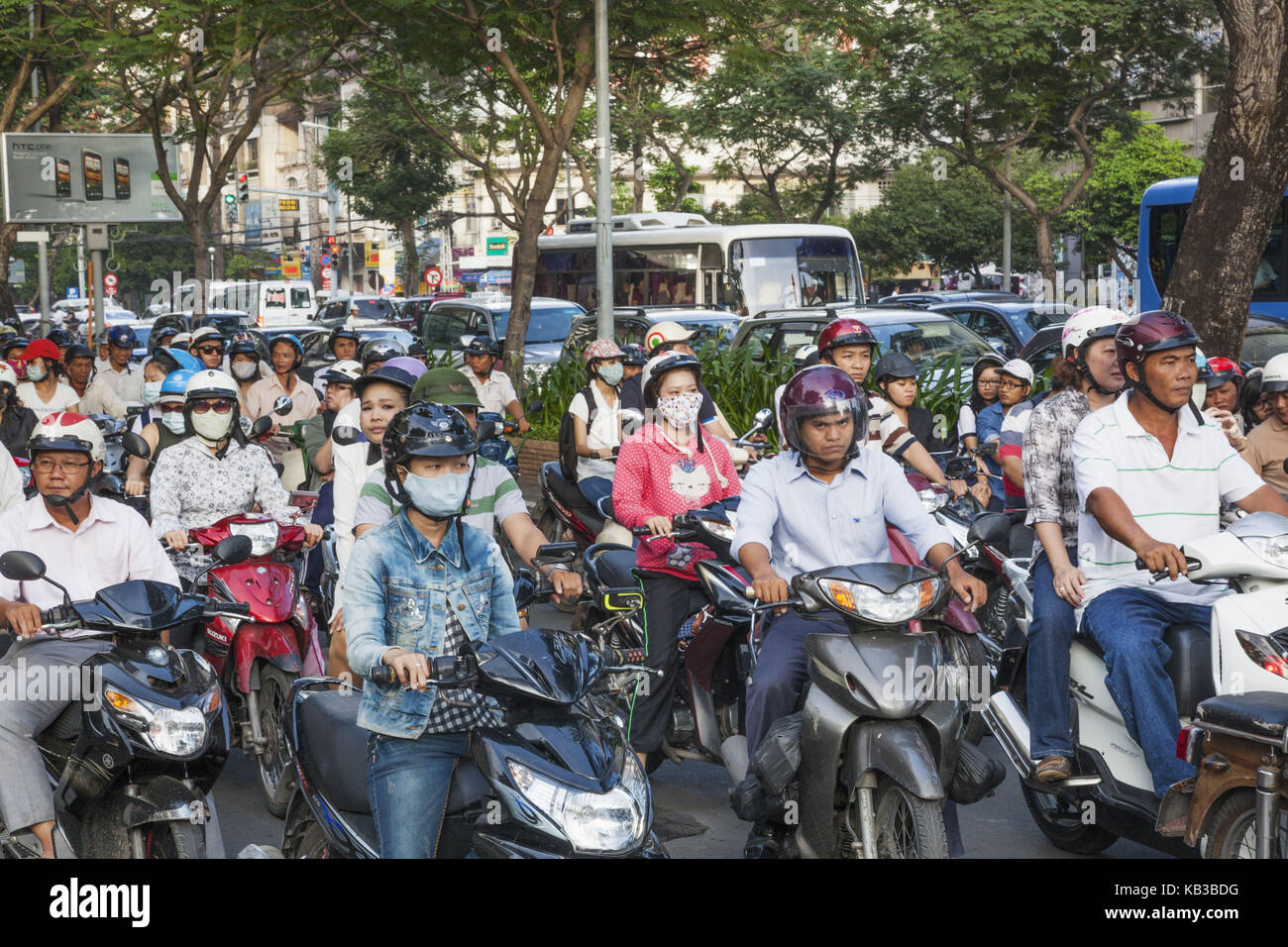 Vietnam, Ho Chi Minh Stadt, Straße, Verkehr, Motorroller, Stockfoto