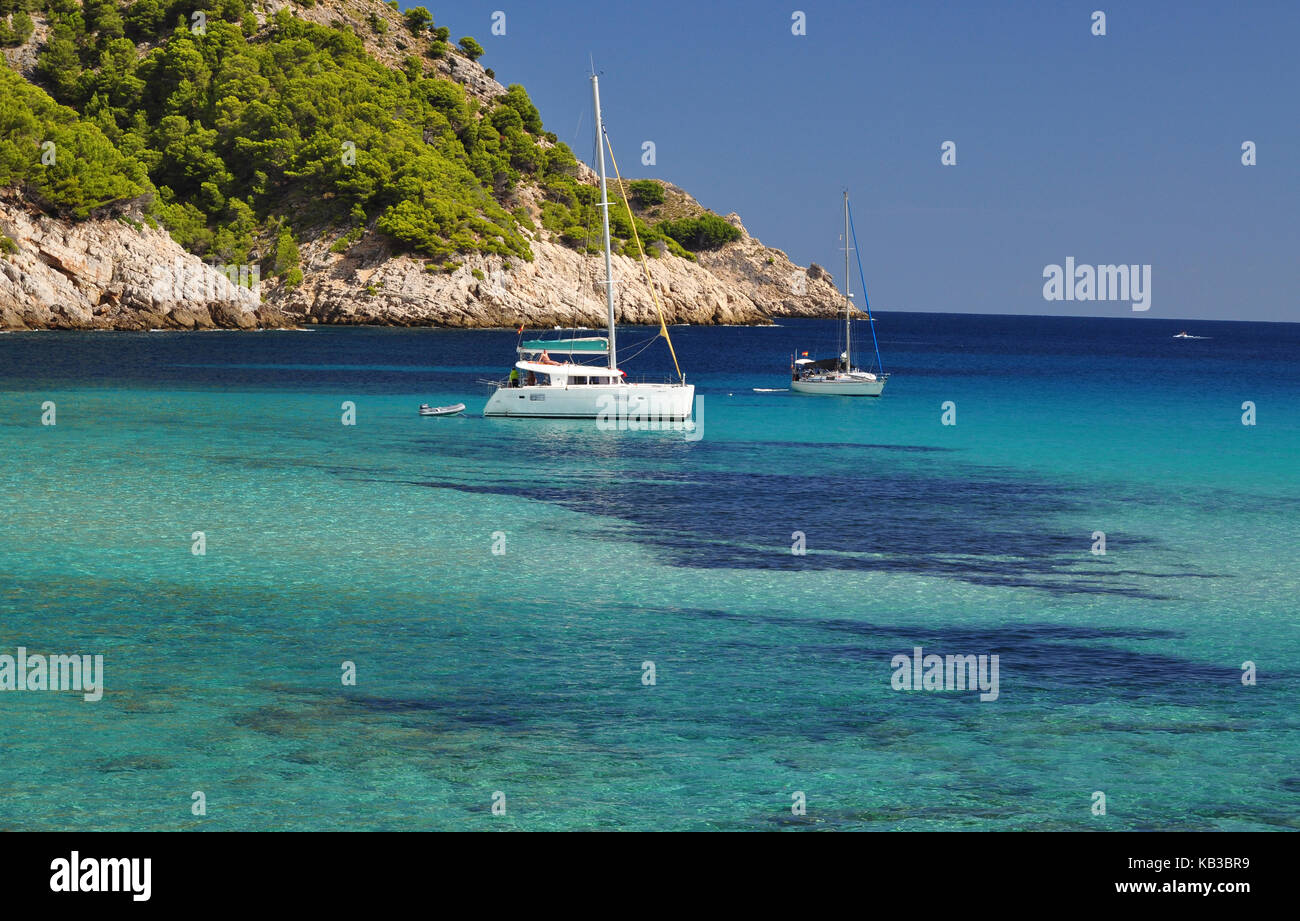 Cala Molto idyllischen Lagune mit Yachten auf der Balearen Insel Mallorca in Spanien Stockfoto