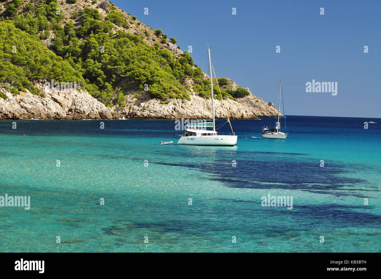 Cala Molto idyllischen Lagune mit Yachten auf der Balearen Insel Mallorca in Spanien Stockfoto